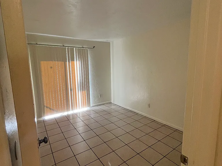 3625 SW 29th Ter #C — Photo 7