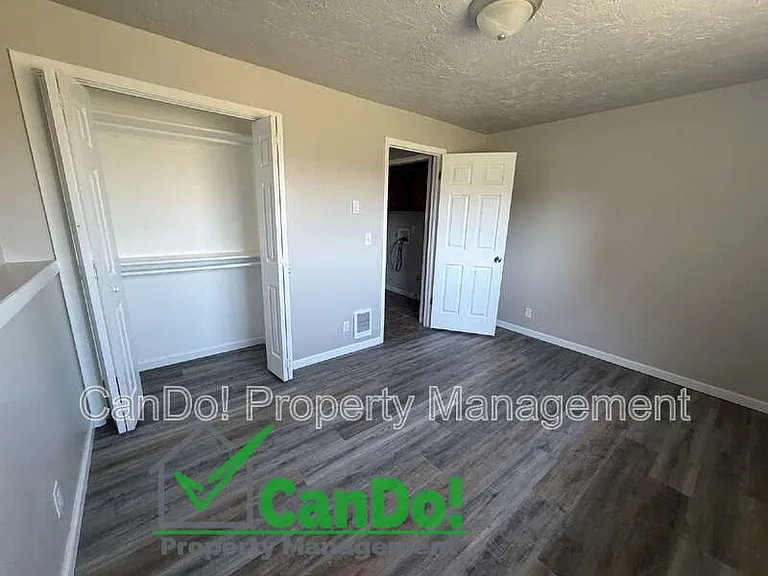 240 Carol Dr #3 — Photo 7