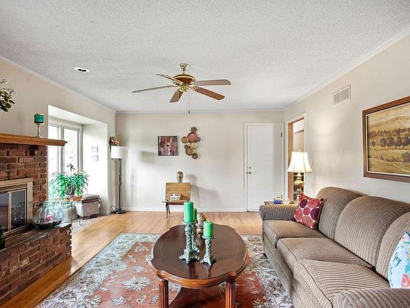 4th image of 8323 Corona Ave