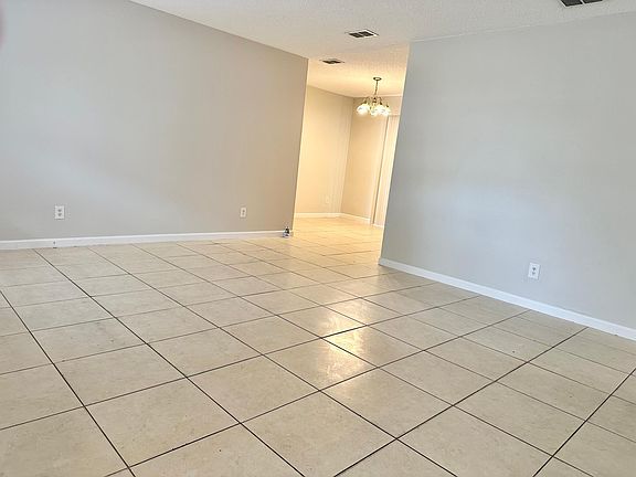 5th image of 2530 Christine Dr