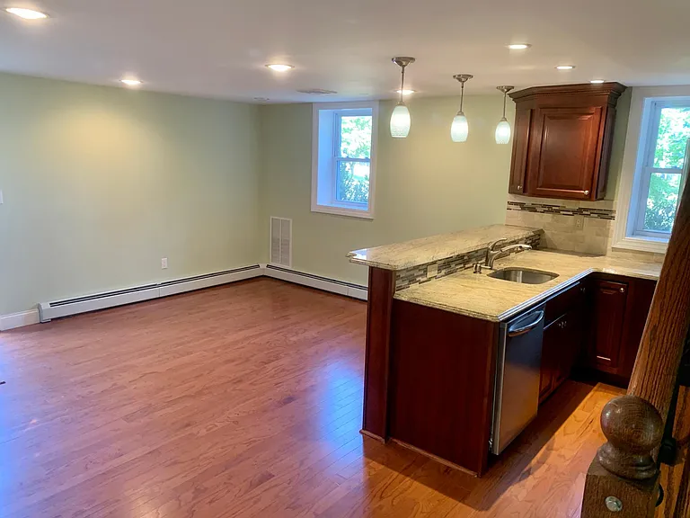 250 Oakland Ave — Photo 6