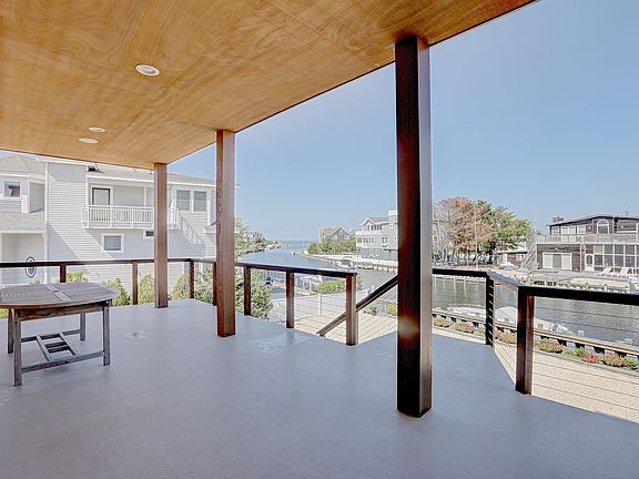 5th image of 92 Panorama Dr