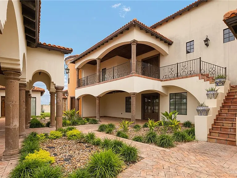2304 Antigua Dr — Photo 37