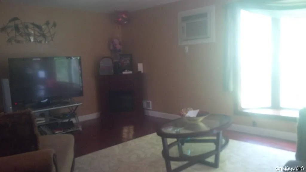 3 bed, 1.5 bath, 1380 sqft, $3,600 — Photo 4
