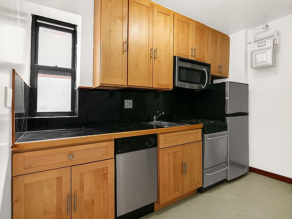 3rd image of 56 Macdougal St APT 27