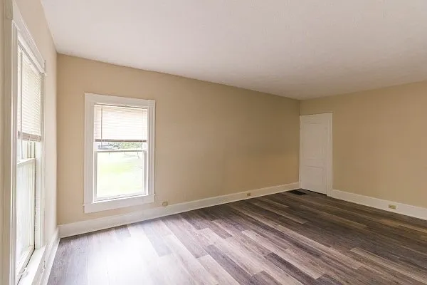2 bed, $1,300 — Photo 3
