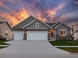 2410 E 50th St, Des Moines, IA 50317