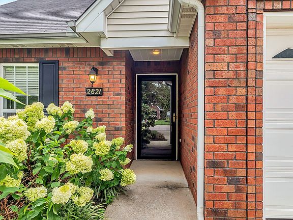 5th image of 2821 Stonehedge Dr