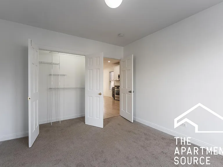 2522 N Artesian Ave — Photo 9