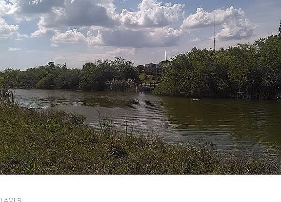 5th image of 1823 NE 10th Ave
