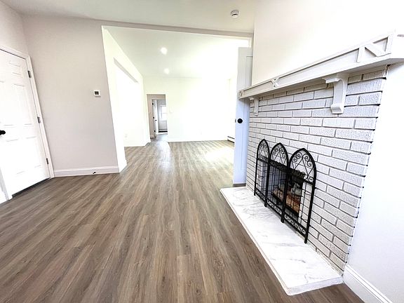 3rd image of 126 Franklin St Floor 2