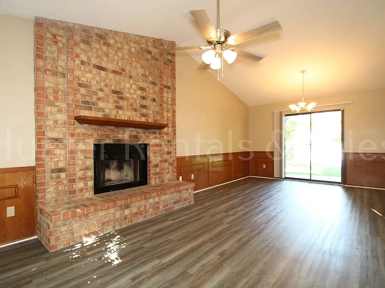 1905 Meadowbrook Dr — Photo 5