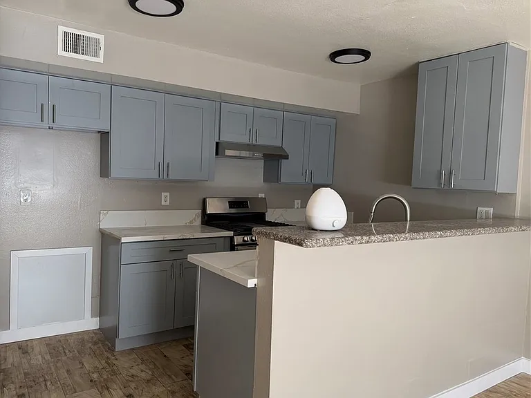 619 S Cypress St #B — Photo 8