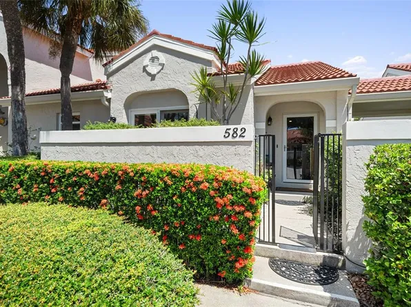 582 Andorra Cir NE, Saint Petersburg, FL 33703