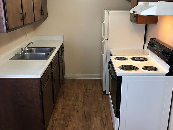 4th image of 3811 Sandhurst Dr APT 304