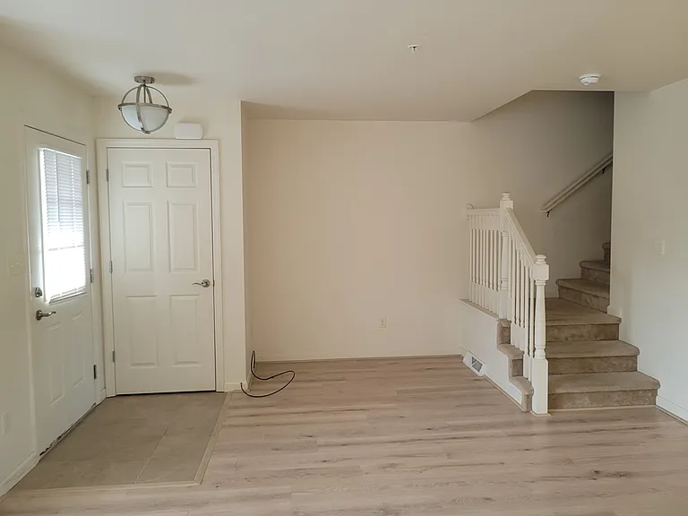 612 Baldwin Ln — Photo 2
