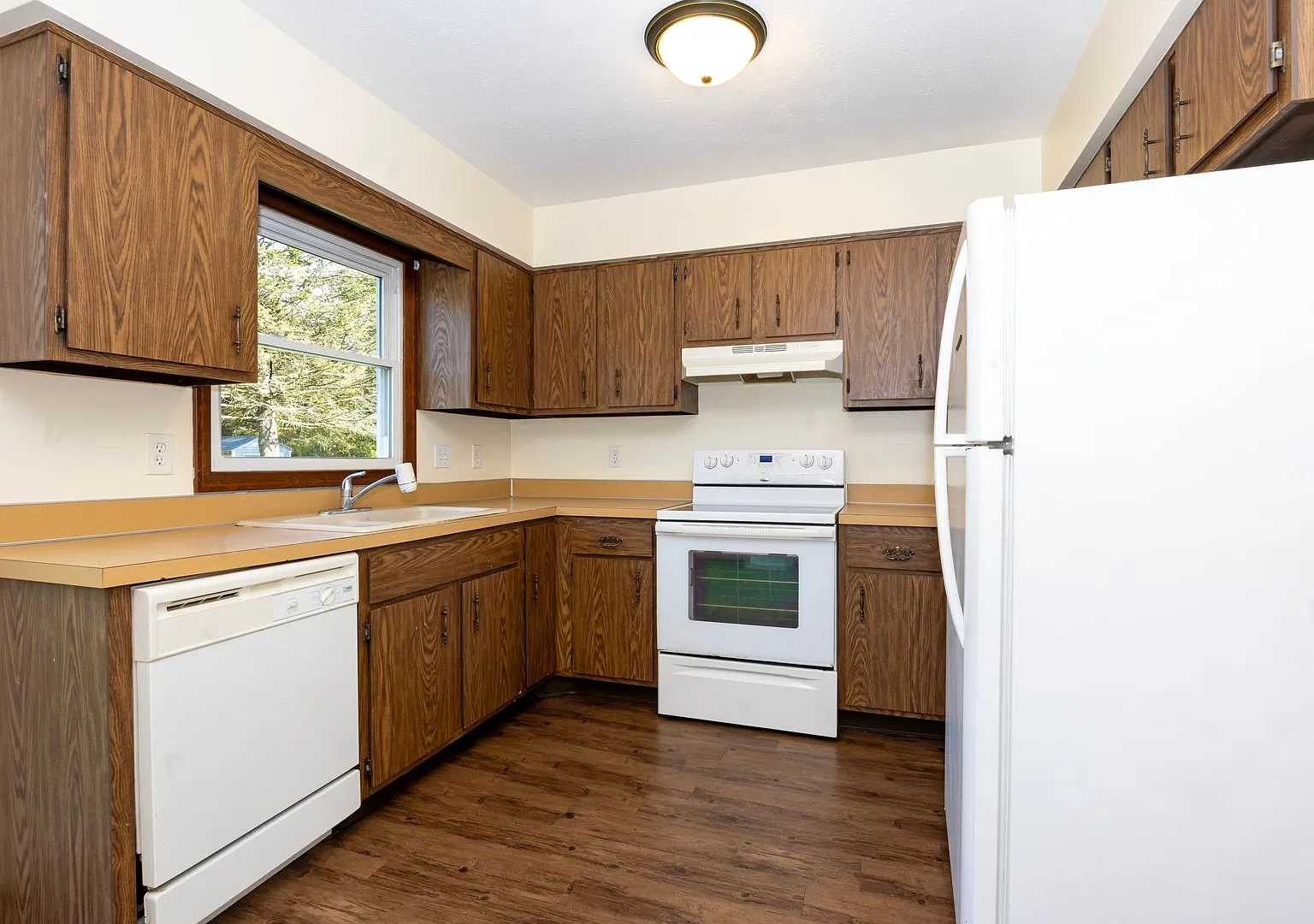 Two Bedroom Duplex — Photo 4