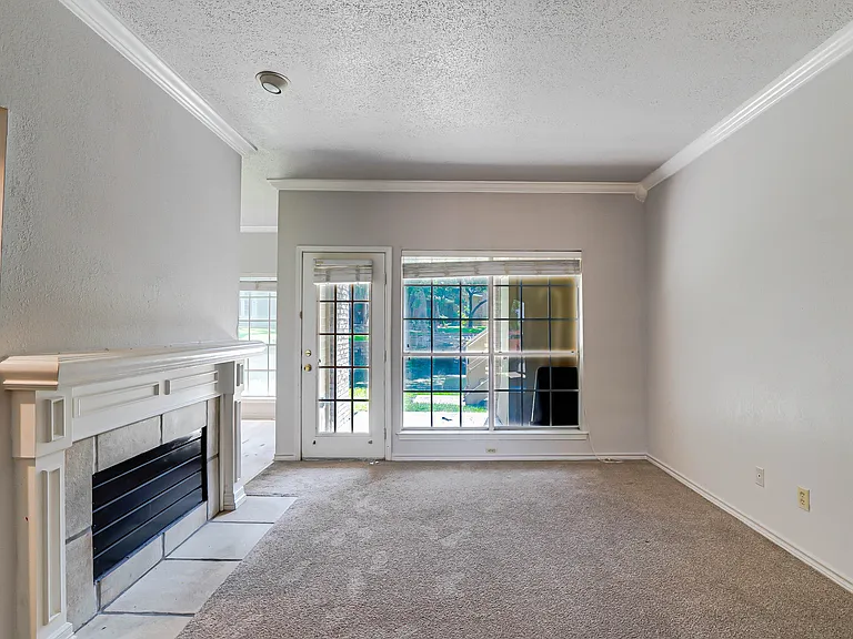 3550 Country Square Dr #409 — Photo 4