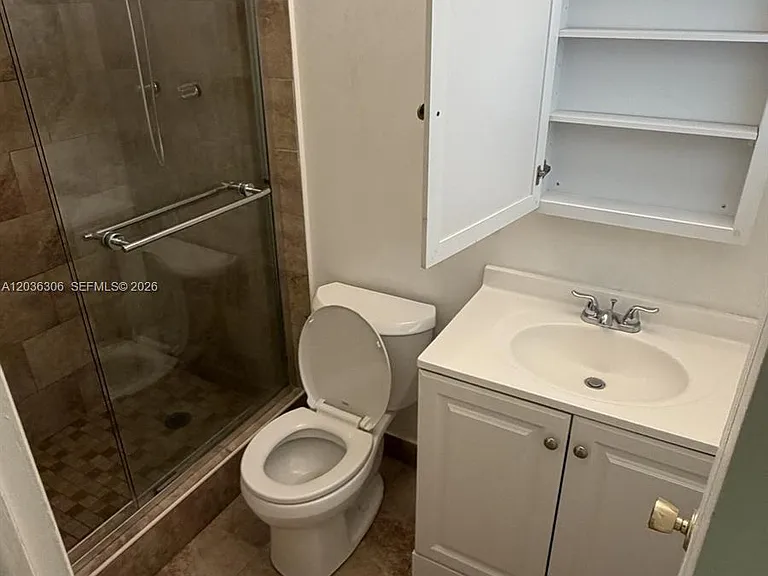 812 NE 2nd St #1-2 — Photo 7