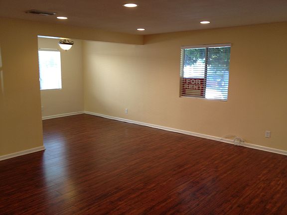 4th image of 20203 Cohasset St Unit 5