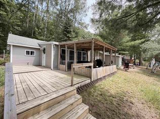961 Lake Dr, Harrison, MI 48625