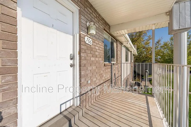 2 bed, 1.0 bath, 1148 sqft, $1,450 — Photo 1