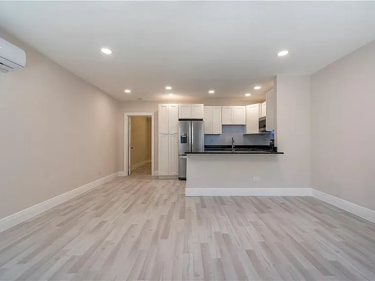 628 NE 8th Ave #4 — Photo 2