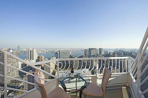 Rented by R New York | media 22