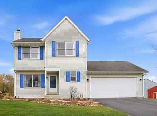 300 Forest Dr, Kirkland, IL 60146