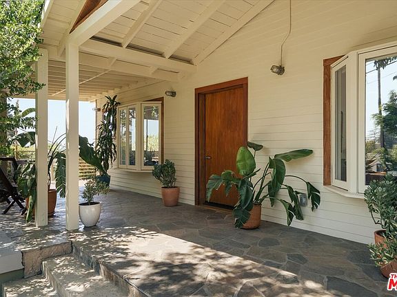 4th image of 1811 Micheltorena St