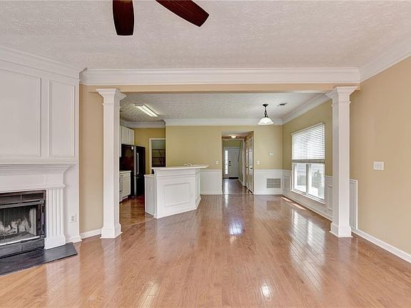 5th image of 2303 Oak Glenn Cir