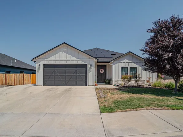967 Arrowhead Trl, Eagle Pt, OR 97524