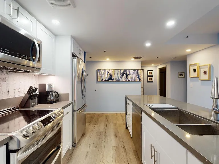 600 W 9th St #914 — Photo 10