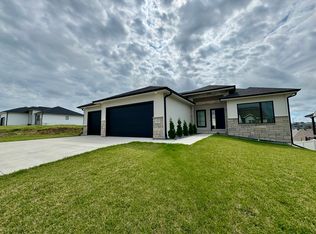 12012 S 109th St, Papillion, NE 68046