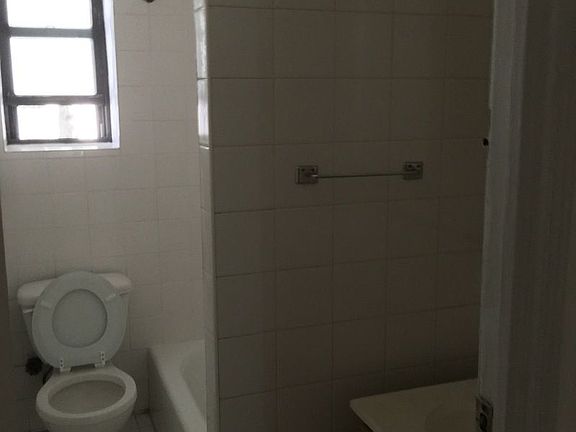 5th image of 56 Bennett Ave APT 1H