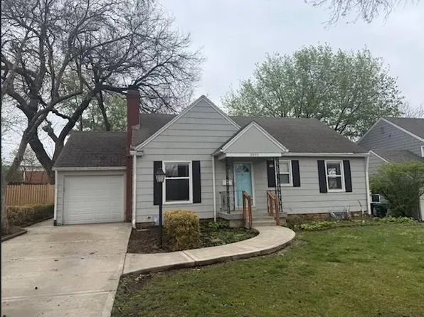 3010 W 47th Ter, Westwood, KS 66205