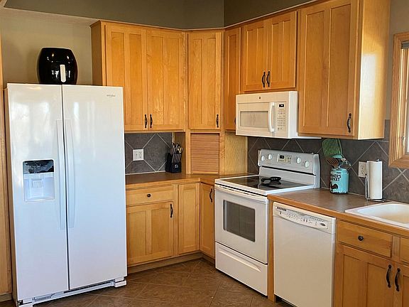 3rd image of 7208 Silverthorn Dr