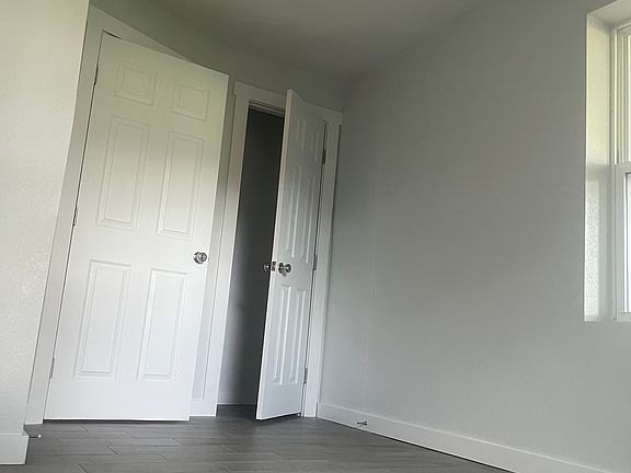 4th image of 1008 Gum St #B