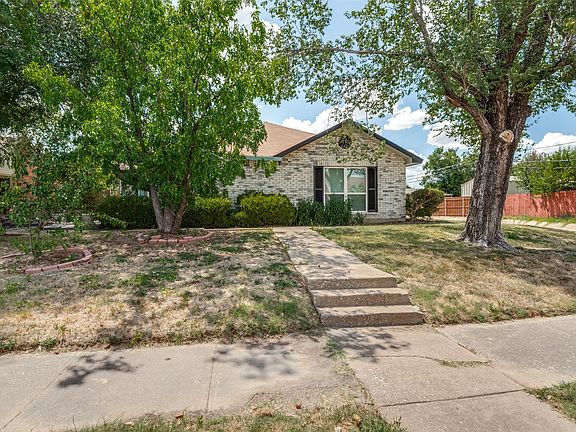 2nd image of 3006 Oak Ridge Pl