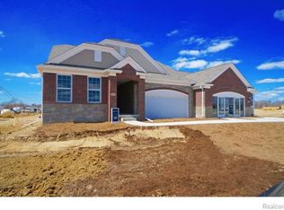 6435 Prairie Dunes Dr, Grand Blanc, MI 48439