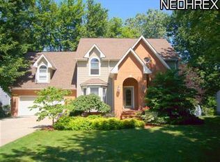 8101 Barberry Hill Dr, Mentor, OH 44060