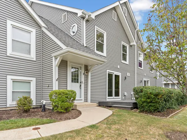 2712 Wayfaring Ln APT B, Lisle, IL 60532