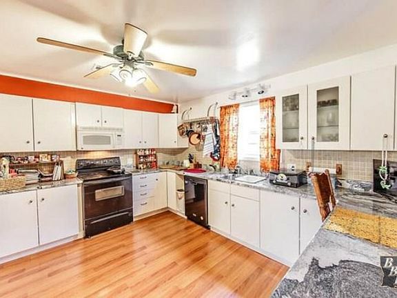 3rd image of 108 Glaze Ct