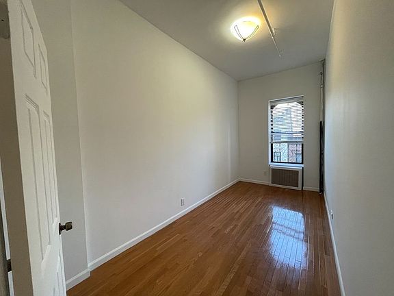 4th image of 22 E 93rd St APT 14