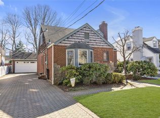 32 Lamberson St, Valley Stream, NY 11580