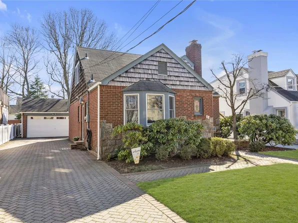 32 Lamberson Street, Valley Stream, NY 11580
