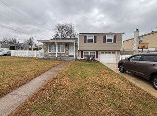 801 Larkspur St, Philadelphia, PA 19116