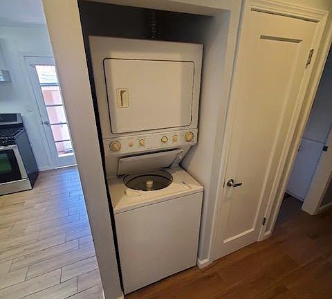 5th image of 6055 Arosa St