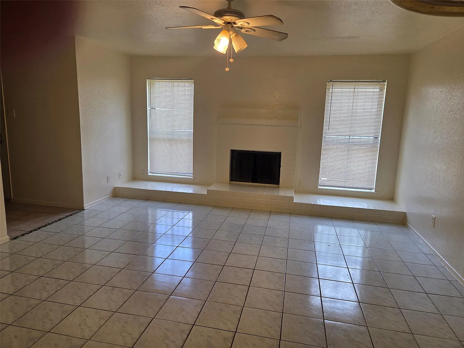 3 bed, 2.5 bath, 1528 sqft, $1,500 — Photo 2