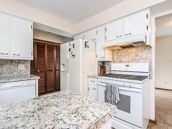 5th image of 4028 Kentridge Dr SE